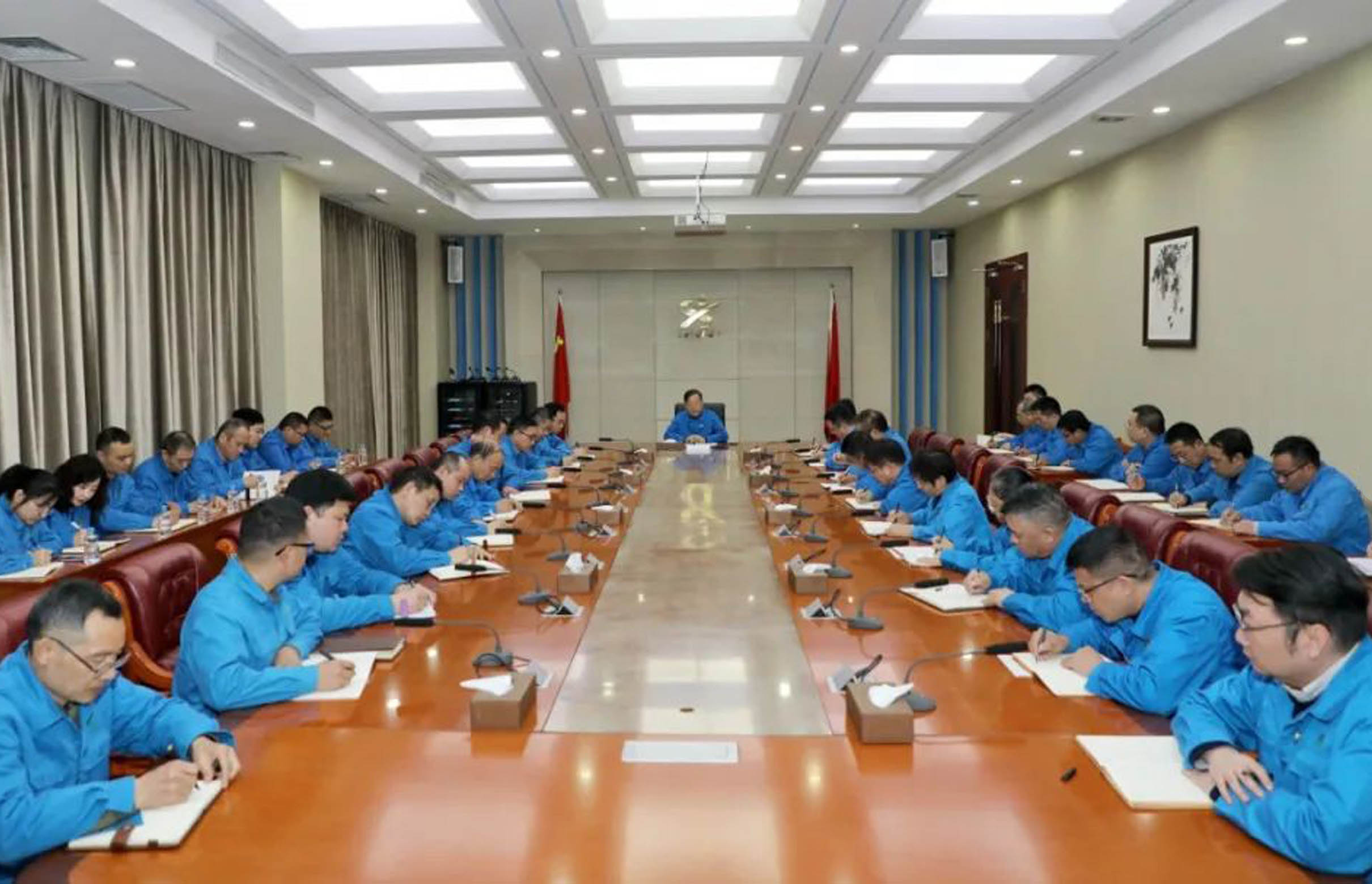 Sử dụng lợi thế của mình về khả năng sản xuất thiết bị mạnh mẽ, kỹ năng chế tạo tiên tiến và khả năng đổi mới sáng tạo, Tập đoàn Senyuan kiên định với ngành nghề chính và phát triển thực tiễn kinh doanh vững chắc.